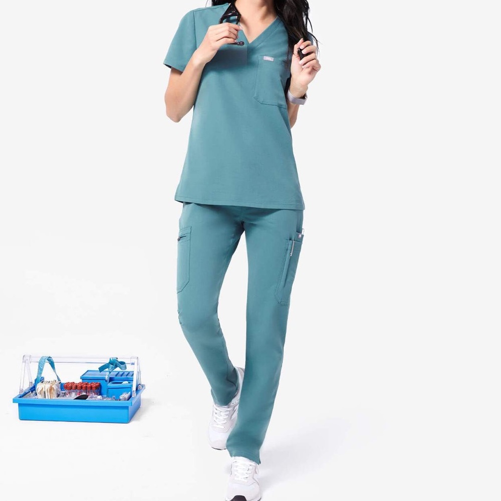 SOLD: Figs Hydrogreen Scrub Set